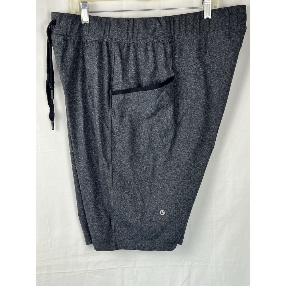 Lululemon Athletica For The People Men 2XL Gray Heather Athletic Trainer Shorts